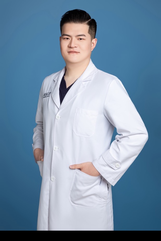 李嵩阳医师 昆明松鼠口腔儿童齿科